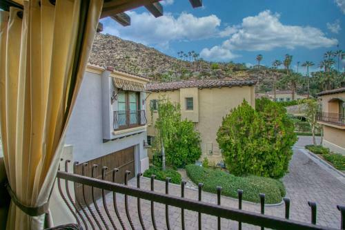 Downtown Tuscan Haven - 2 Br Luxury Condo By Oranj Palm