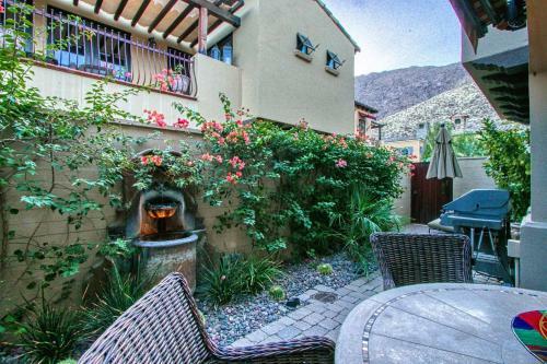 Downtown Tuscan Haven - 2 Br Luxury Condo By Oranj Palm
