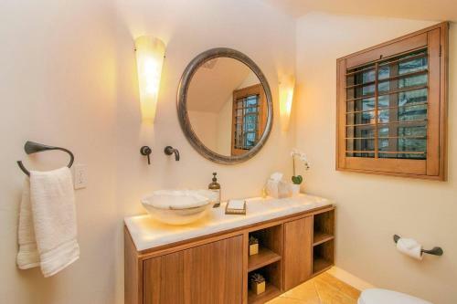 Downtown Tuscan Haven - 2 Br Luxury Condo By Oranj Palm