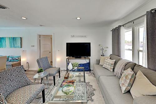 4br 2ba Demuth Park Home - Backyard Paradise With Pool Home
