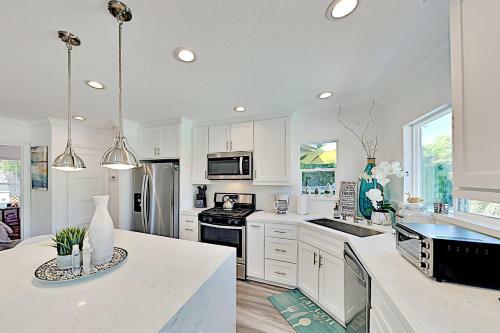 4br 2ba Demuth Park Home - Backyard Paradise With Pool Home