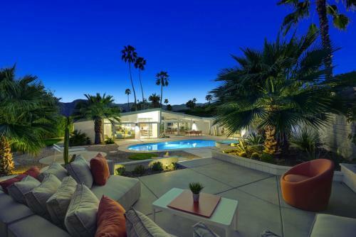 Tres Palmas By Oranj Palm