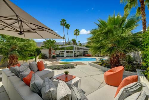 Tres Palmas By Oranj Palm