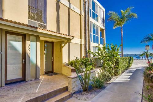 Waterfront Corner Townhome, Full Floor Windows, Balcony