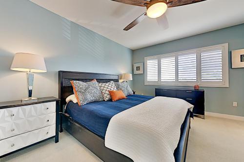 Chic Pacific Beach Townhome With Rooftop Deck Townhouse
