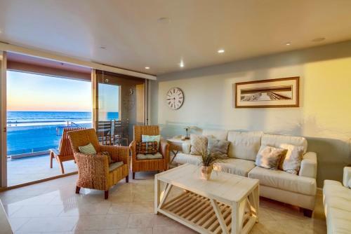 Ocean Front, 2 Private View Decks In Heart Of Mb