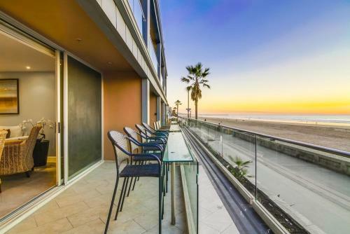 Ocean Front, 2 Private View Decks In Heart Of Mb