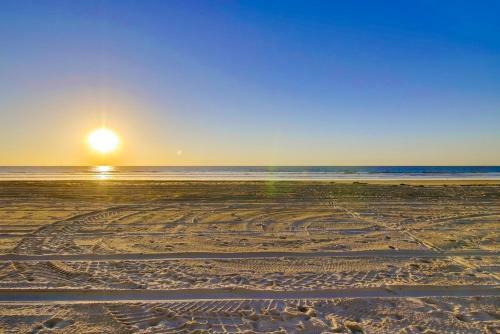 Ocean Front, 2 Private View Decks In Heart Of Mb