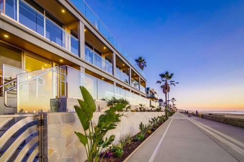 Ocean Front, 2 Private View Decks In Heart Of Mb