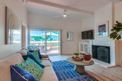 Ocean Front, Exclusive Water View Patio, AC