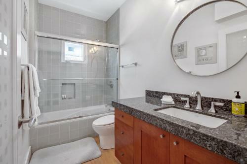 Ocean-view Oasis With Rooftop Deck - Steps To Beach Home