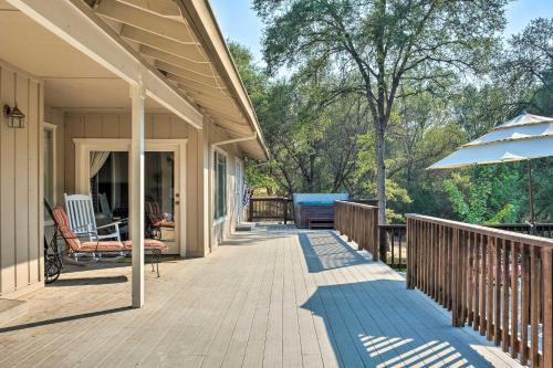 Bright Gold Country Home Pool, Deck And Hot Tub!