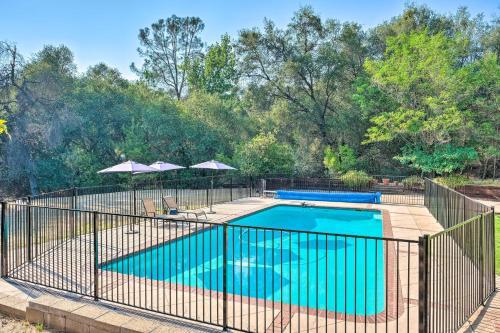 Bright Gold Country Home Pool, Deck And Hot Tub!