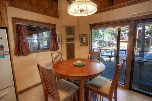 Sky Chalet By Lake Tahoe Accommodations