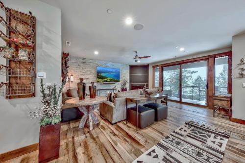 6 Bedroom Luxury Home With Great Location Townhouse