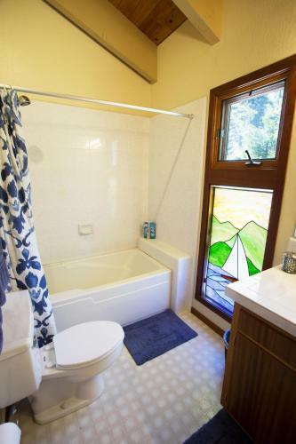 Eagles Perch Lake View Rental Cabin