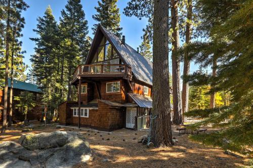 Gorgeous A-frame Cabin With Deck - 1 Mi To Lake Tahoe
