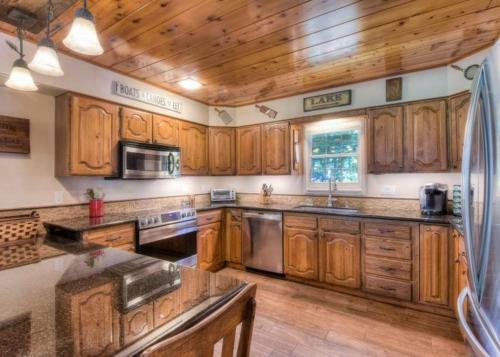 Fairway Vacation Rental Cabin