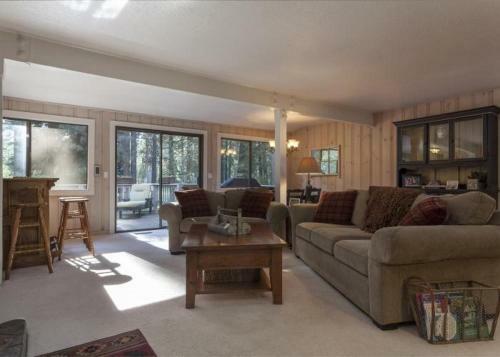 Fairway Vacation Rental Cabin