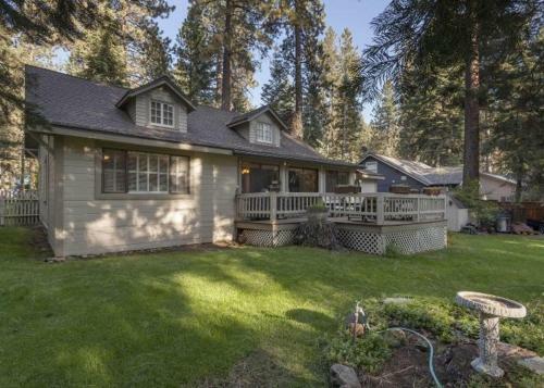 Fairway Vacation Rental Cabin