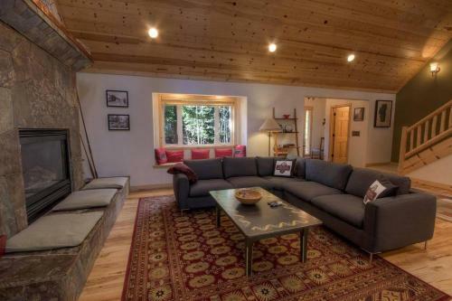 Knotty Pine Retreat By Lake Tahoe Accommodations