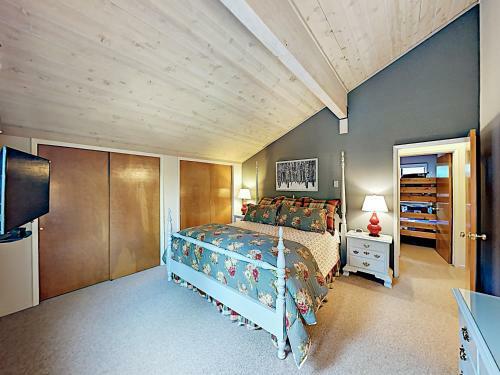 New Listing! Modern Cabin With Pool & Private Garage Home