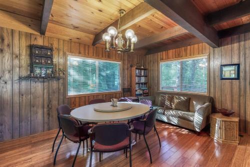 Relaxed And Comfortable Family Gathering Home