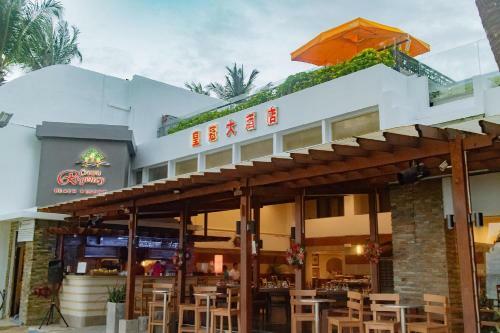 Hotel Crown Regency Beach Resort