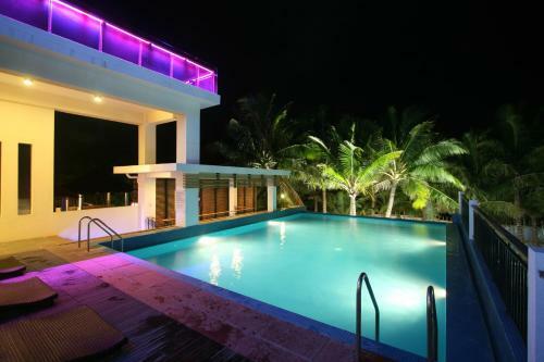 Hotel Crown Regency Beach Resort