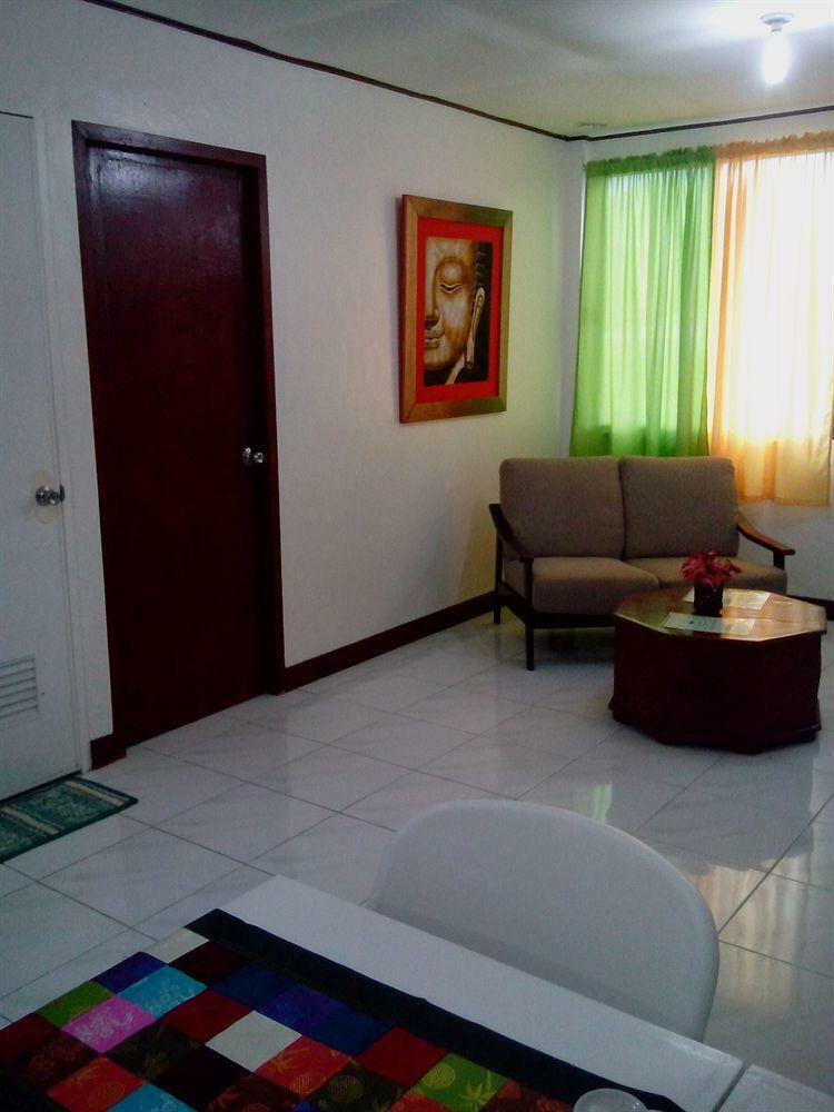 Hotel Reddoorz Plus @ Secret Garden Boracay