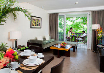 Hotel Fairways And Bluewater Newcoast Boracay