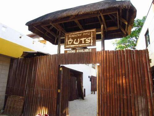 Hostal Boracay Pito Huts