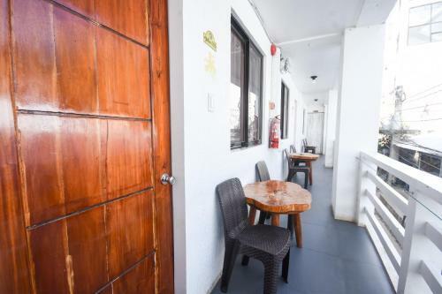 Hostal 8 Colors Beach House Resort