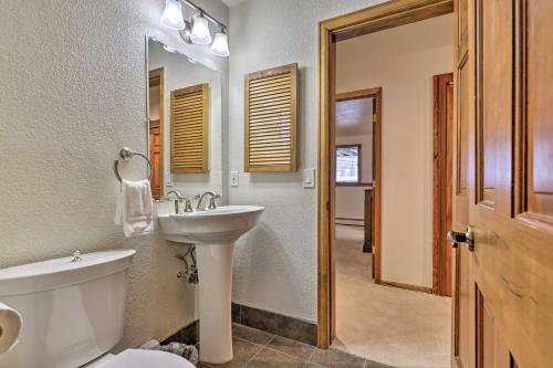 Upscale House On Eaglevail Golf Course With Hot Tub!