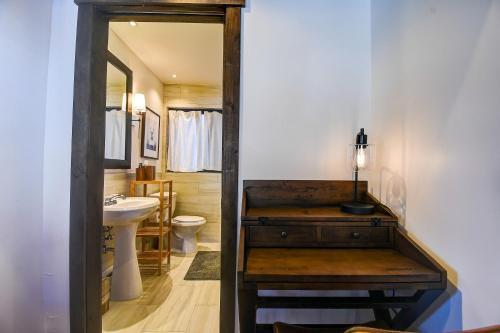 Stunning, Remodeled Ski Home In Perfect Location!