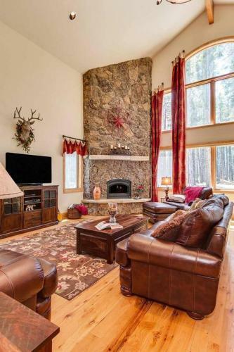 Lazy Fox Lodge In National Forest