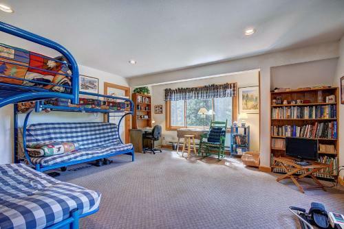 Daniels Mountain View Log Cabin Home