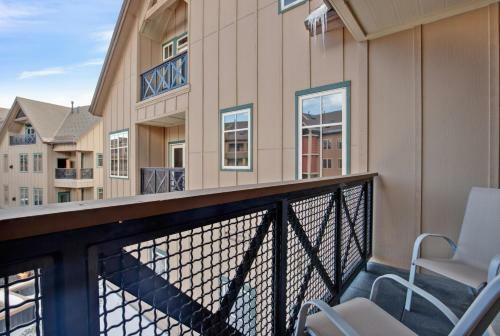2 Bdr Main St Station Condo - All The Amenities