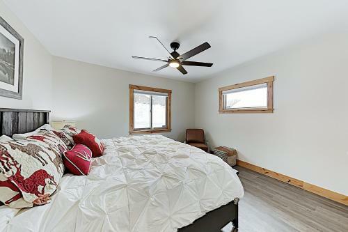 New Listing! Blue River Gem With Mountain-view Deck Home
