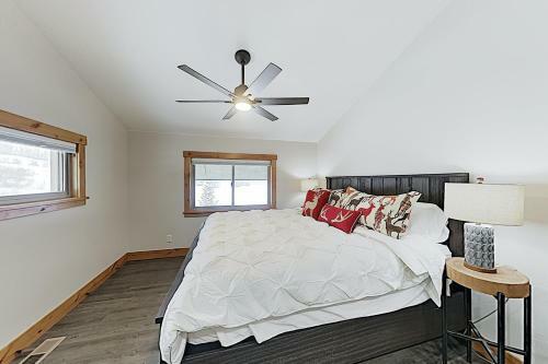 New Listing! Blue River Gem With Mountain-view Deck Home