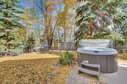 National Landmark Breck Log Cabin, Walk To Main St