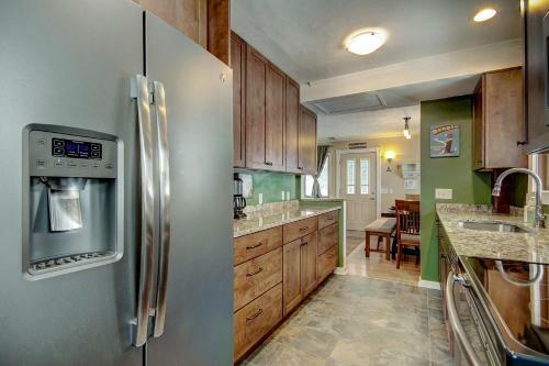 Lazy Dog Lodge Home
