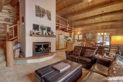 Cozy Peak-a-blue Cabin With Deck, 8 Mi From Gondola