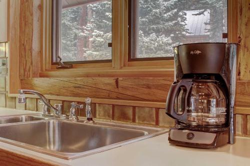 Cozy Peak-a-blue Cabin With Deck, 8 Mi From Gondola
