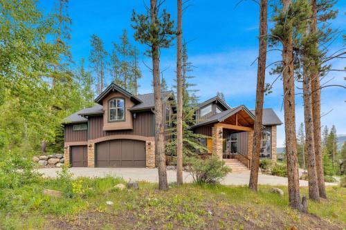 Majestic Lodge Retreat Amenities Views