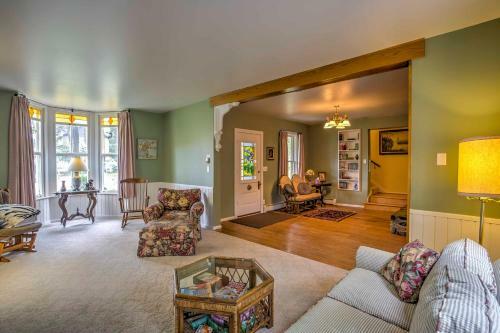 Victorian On Cottonwood Creek - Walk To Downtown!