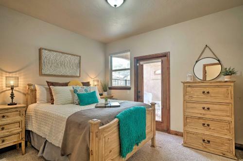 Idyllic Colorado Springs Escape With Pikes Peak Views