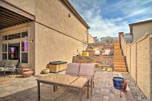 Idyllic Colorado Springs Escape With Pikes Peak Views