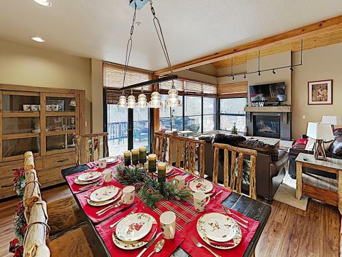 New Listing! Alpine Getaway With Deck, Near Skiing Home