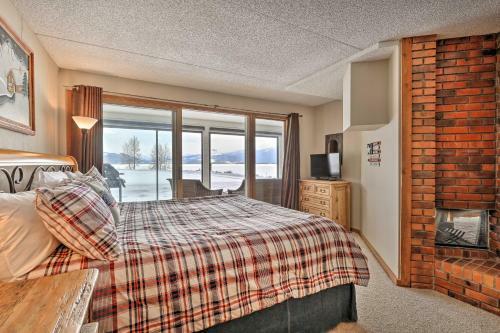 Apartamento Lakefront Retreat With Panoramic Mountain Views